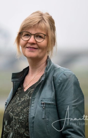 Erna Oosterveen